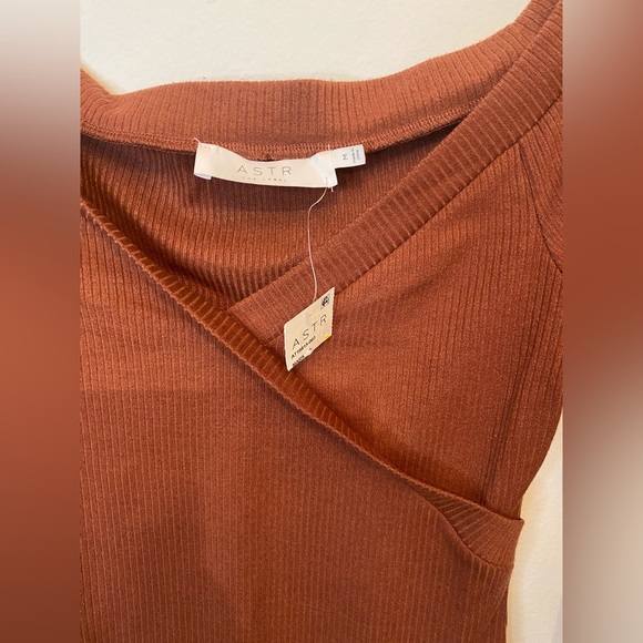 Astr off the shoulder long sleeve body suit NWT - Picture 3 of 4